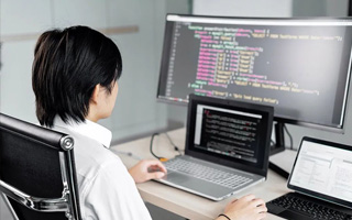 潍坊 ,php声明和调用变量的符号是什么？